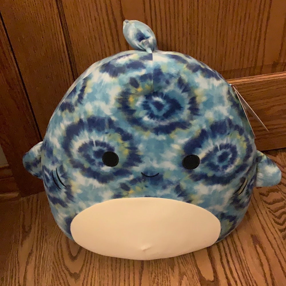Brand new shark Sqiushmallow 16in